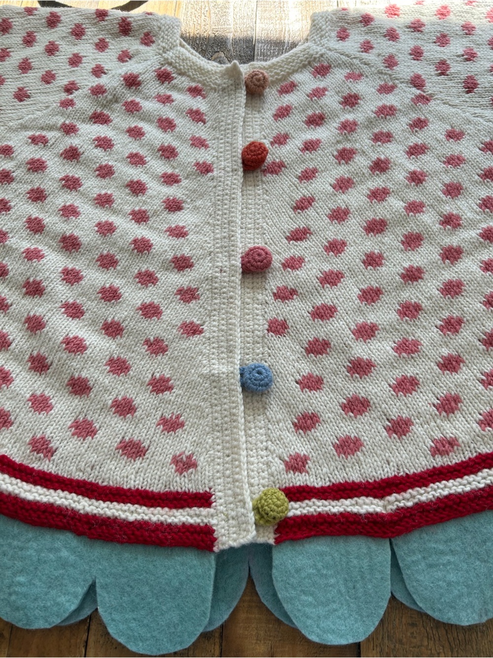 French Knot Holiday Tree Skirt. 100% Wool. New - Picture 3 of 9
